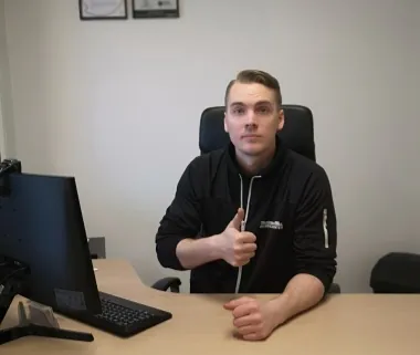 Simon Larsson, säljare och kundmottagning