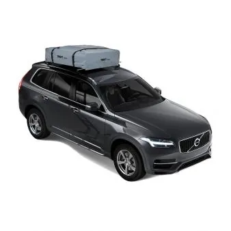 Svart Volvo med takbox